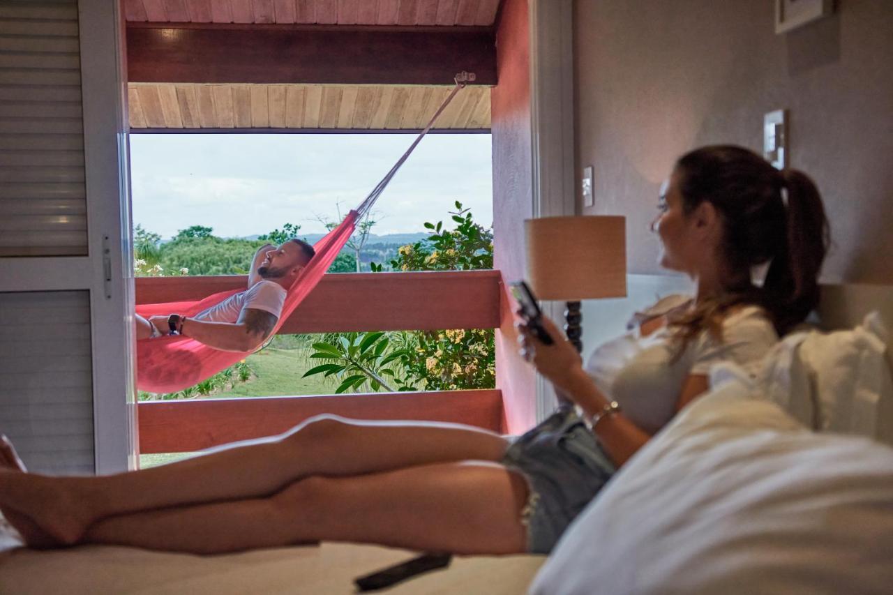 Hotel Boutique Frangipani Brotas Luaran gambar A woman using a mobile phone