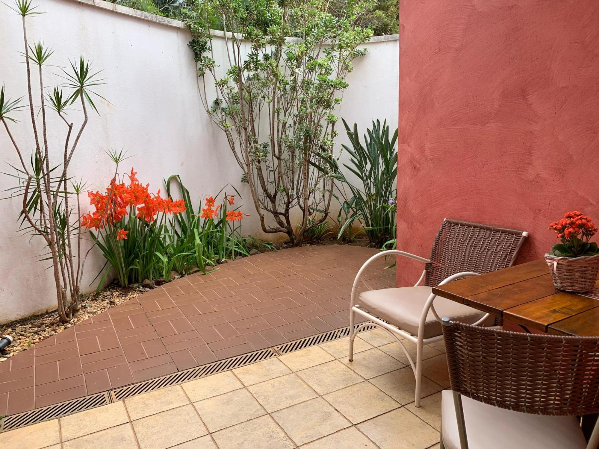 Hotel Boutique Frangipani Brotas Luaran gambar A patio in a condominium in Brazil